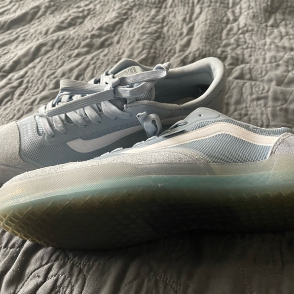 Size 10.5, rarely worn, sitting in the closet collecting dust - Picture 3 of 3